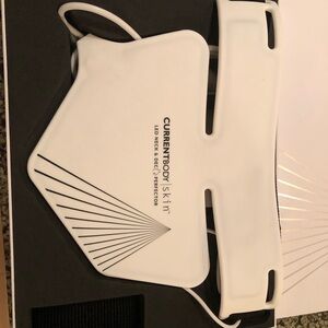 CurrentBody Skin LED Neck and Décolletage Perfector